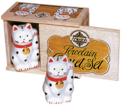 TWO CATS PORCELAIN
